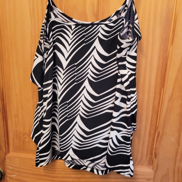 Halter top - Picture 1 of 3